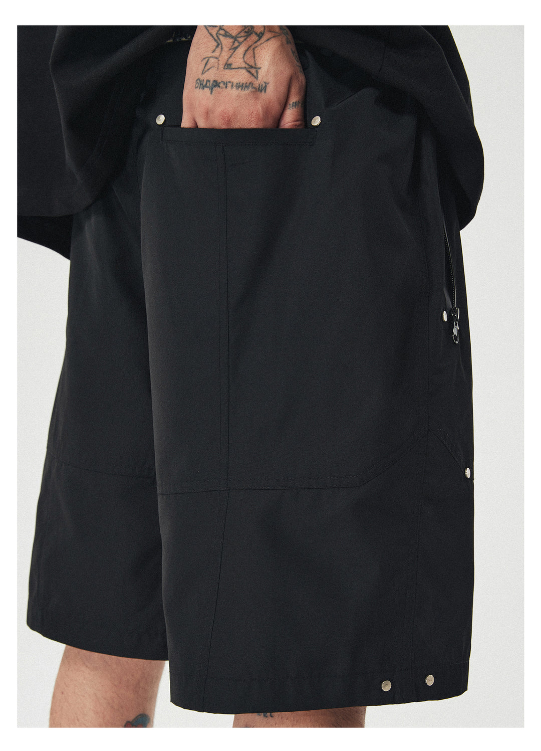 ANTIDOTE Structure Stitching Nylon Shorts