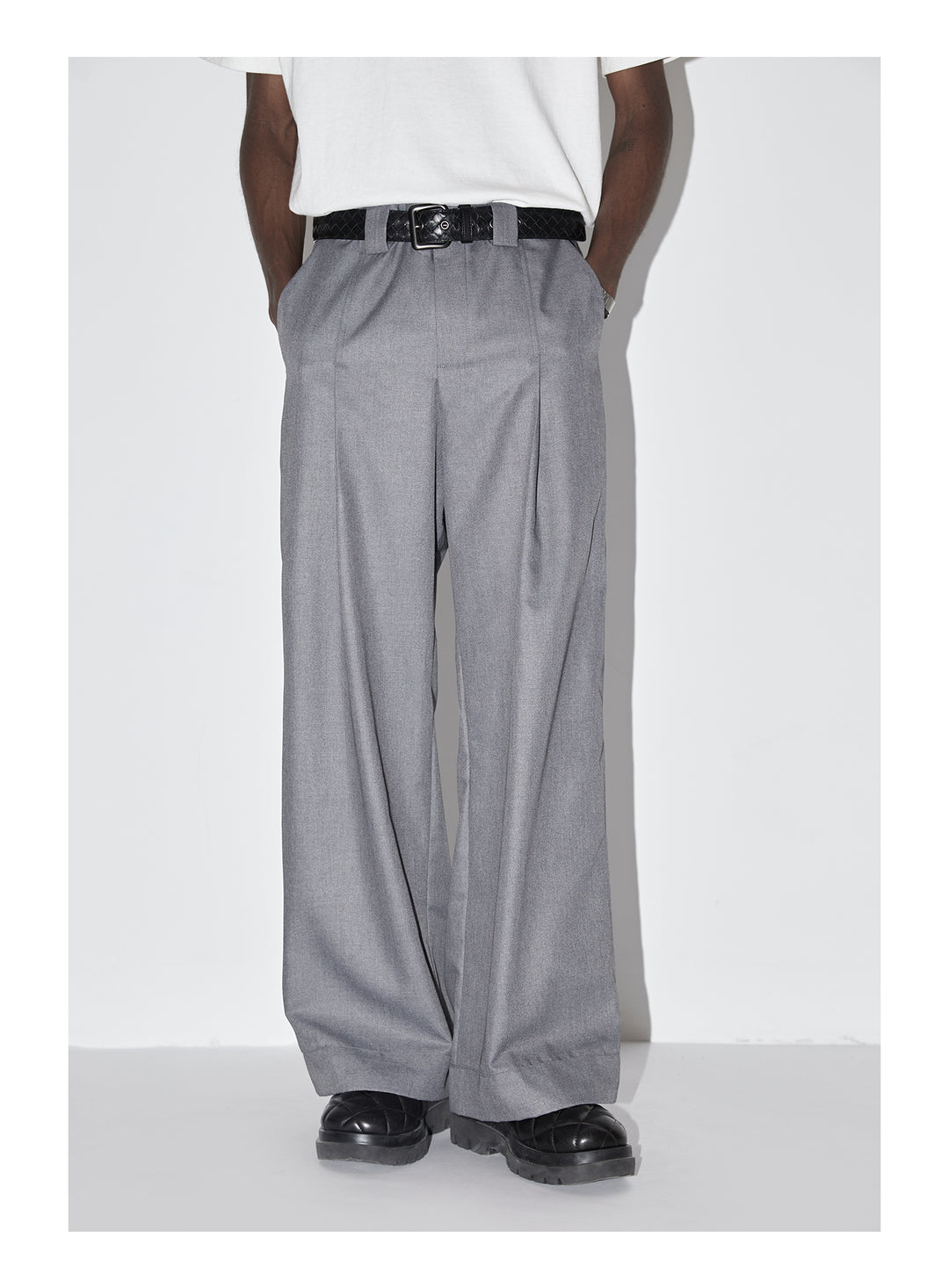 EMPTY REFERENCE Embroidered Silhouette Drape Suit Pants